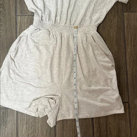 Express women’s cream Romper with Elastic Waist, size small. - Picture 6 of 8